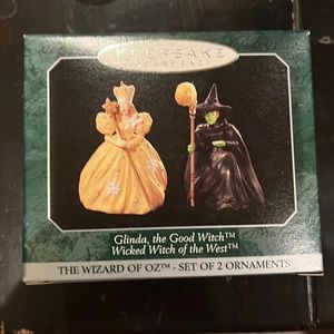 NIB 1997 Handcrafted Hallmark Keepsake The Wizard of Oz - Glinda & Wicked Witch